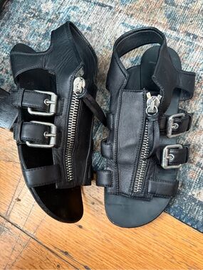 Giuseppe Zanotti Black Leather Buckle & Zipper Sandals